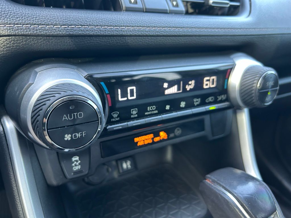 Thumbnail: 2019 Toyota RAV4 - 19