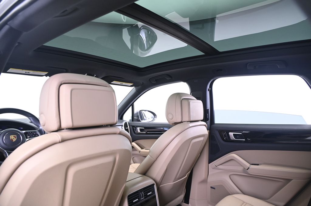 Thumbnail: 2020 Porsche Cayenne - 25