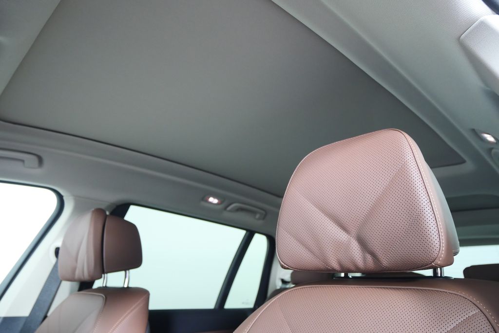 Thumbnail: 2026 BMW X7 - 12