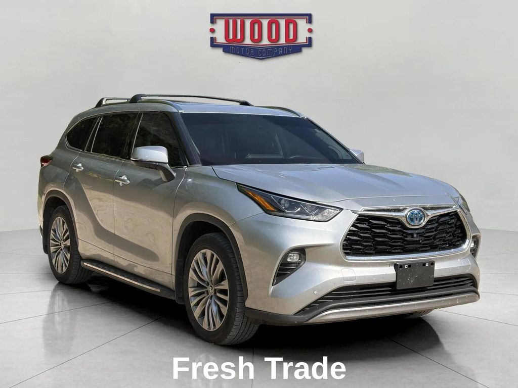 2022 Toyota Highlander Hybrid Platinum FWD