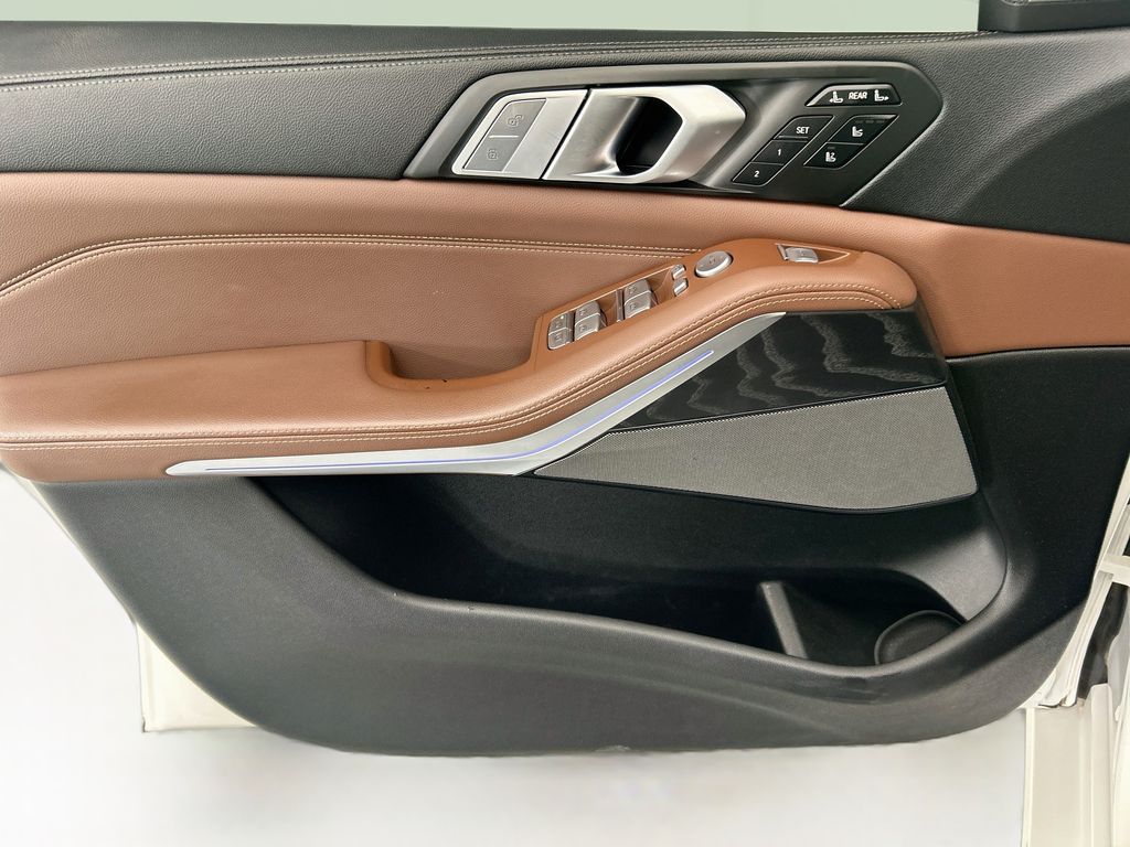 Thumbnail: 2019 BMW X7 - 23