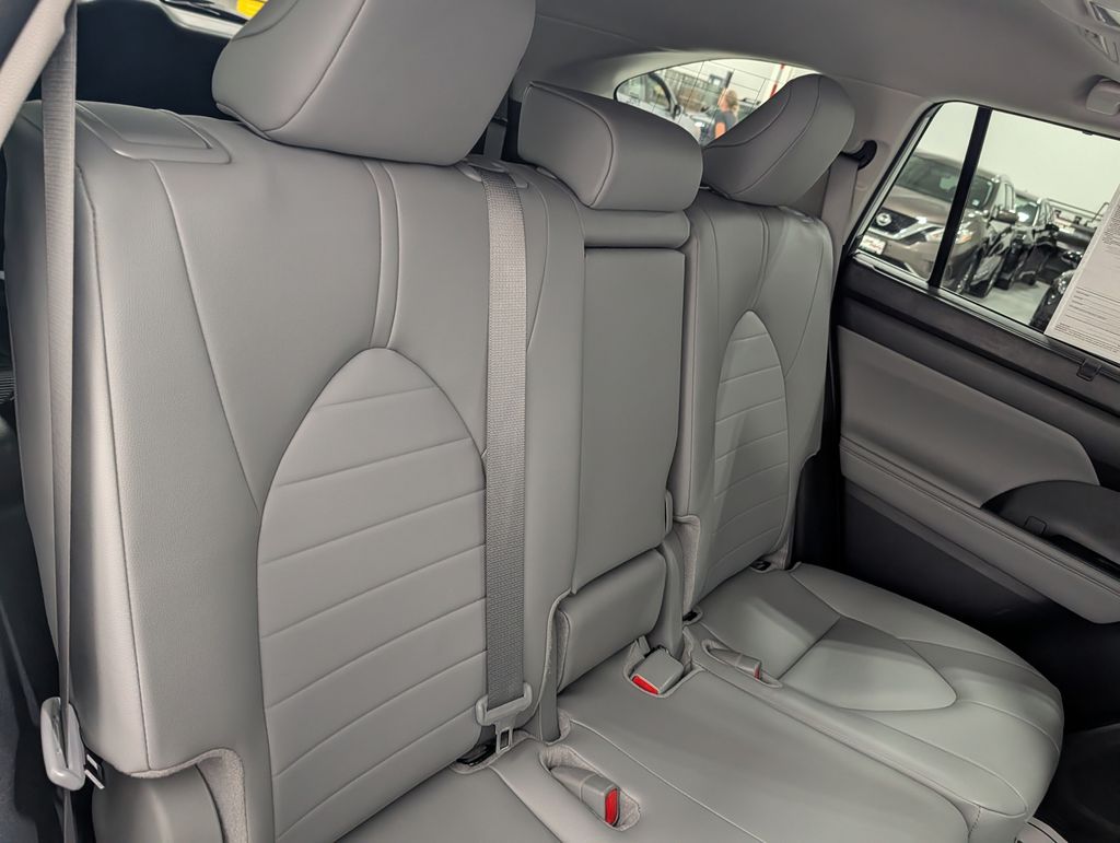 Used 2025 Toyota Highlander SUV