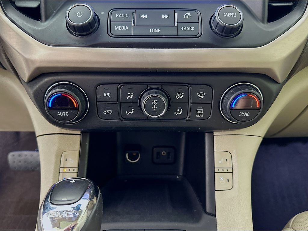 Thumbnail: 2019 GMC Acadia - 16