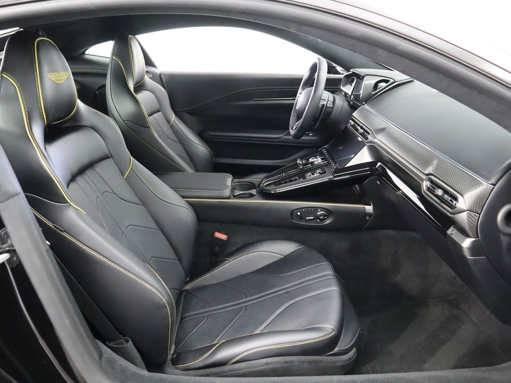2025 Aston Martin Vantage  21