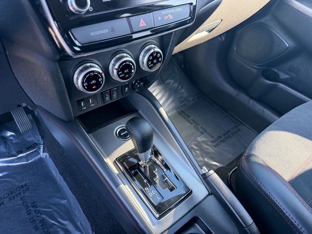 Used 2024  Mitsubishi 2.0 SE image 21