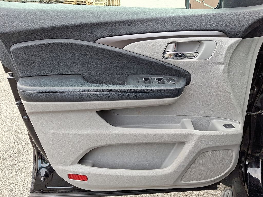 Thumbnail: 2016 Honda Pilot - 13