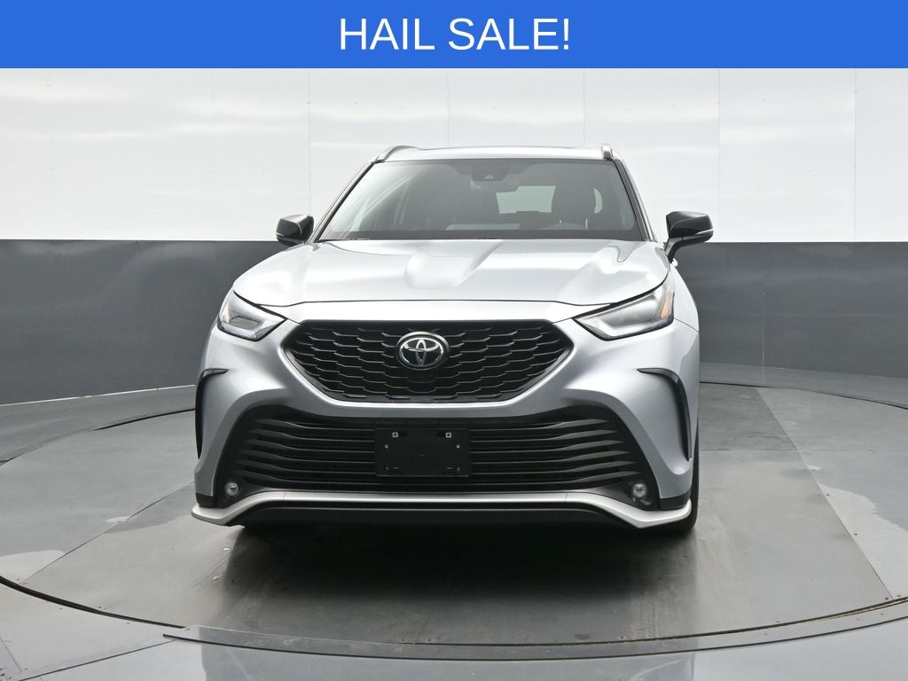 Used 2023 Toyota Highlander XSE with VIN 5TDKDRBH2PS508451 for sale in Kansas City