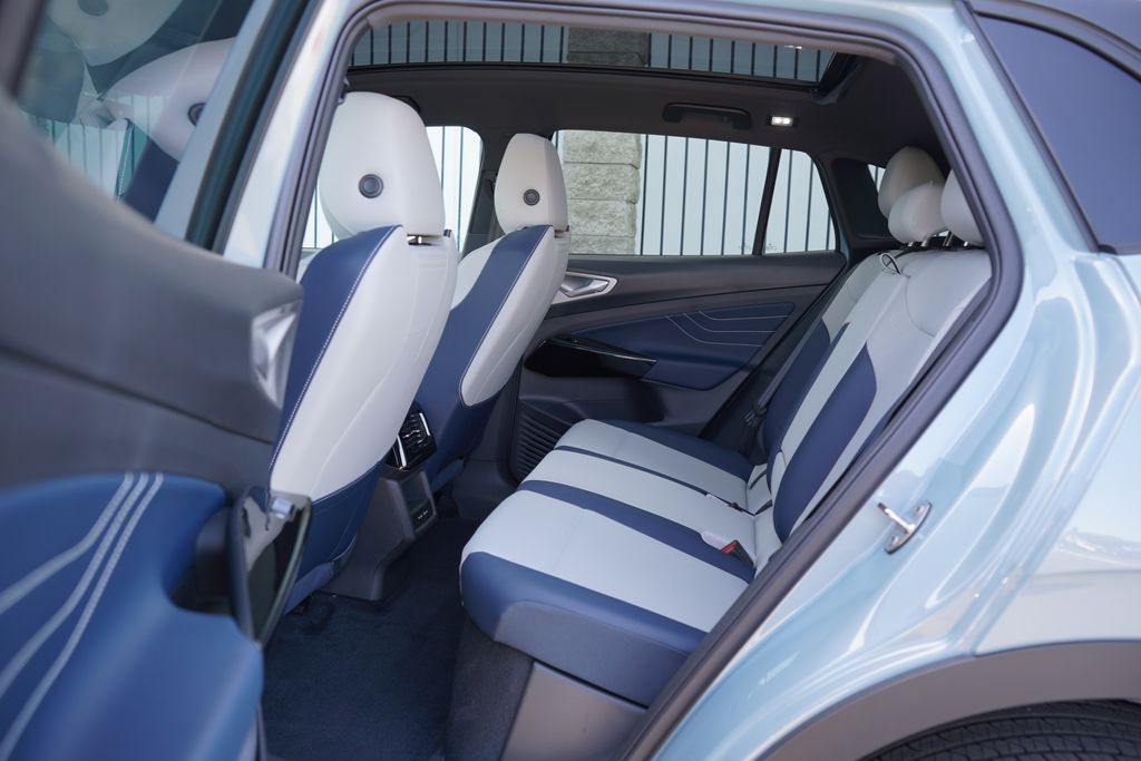 2025 Volkswagen ID.4 Pro S 11