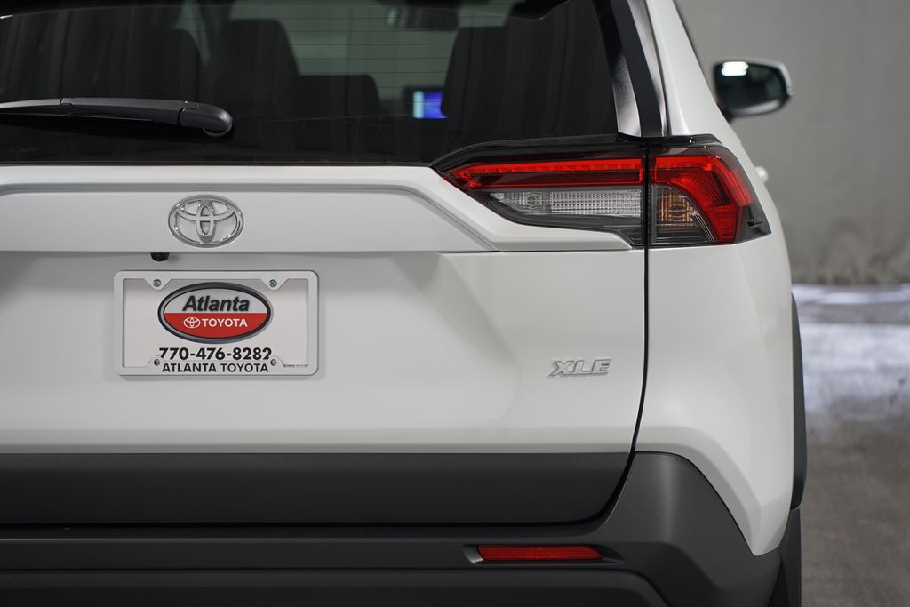 2025 Toyota RAV4 XLE Premium 10