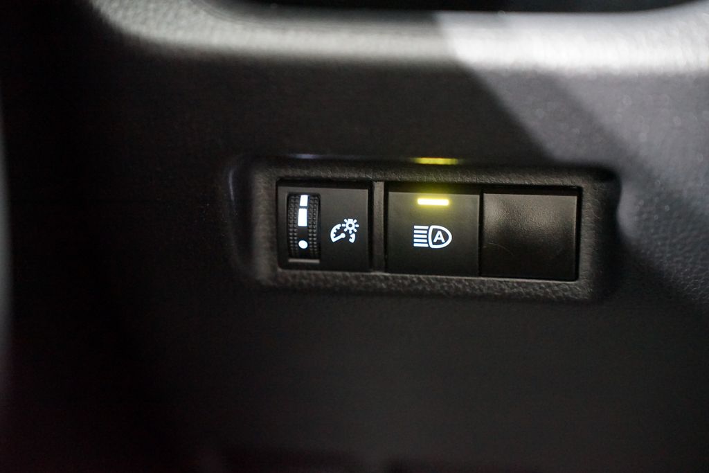 2024 Toyota RAV4 XLE 23