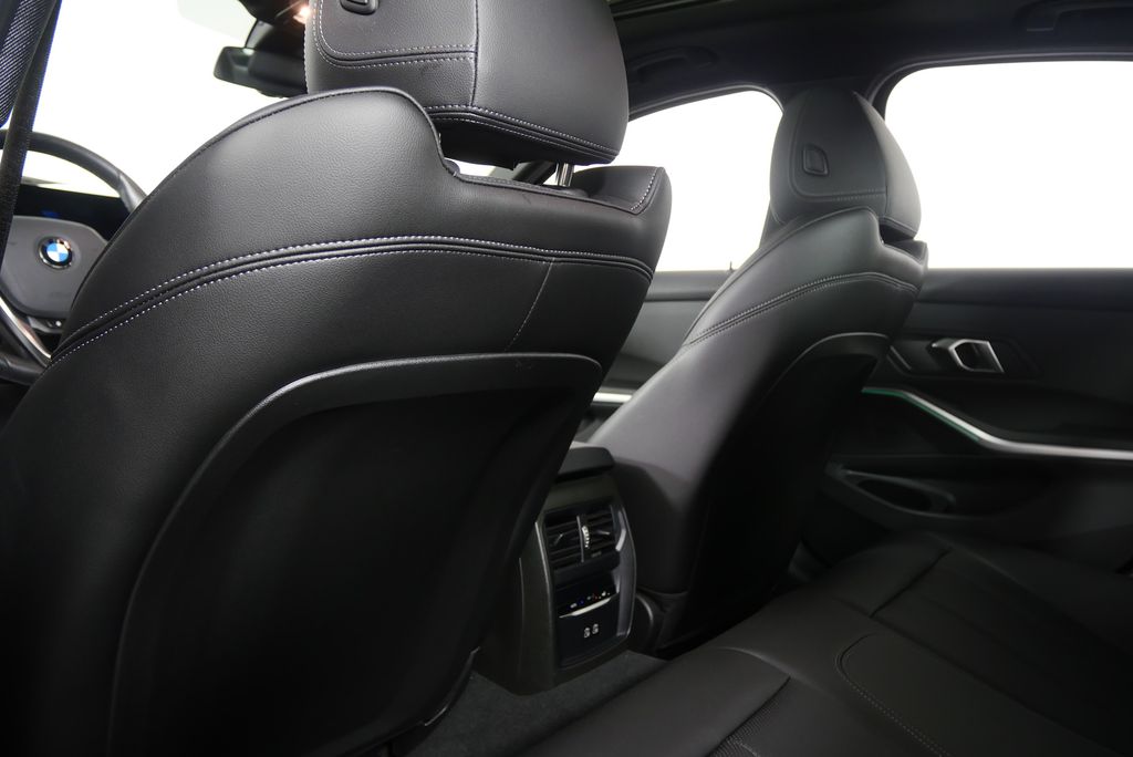 2024 BMW 3 Series 330i 17