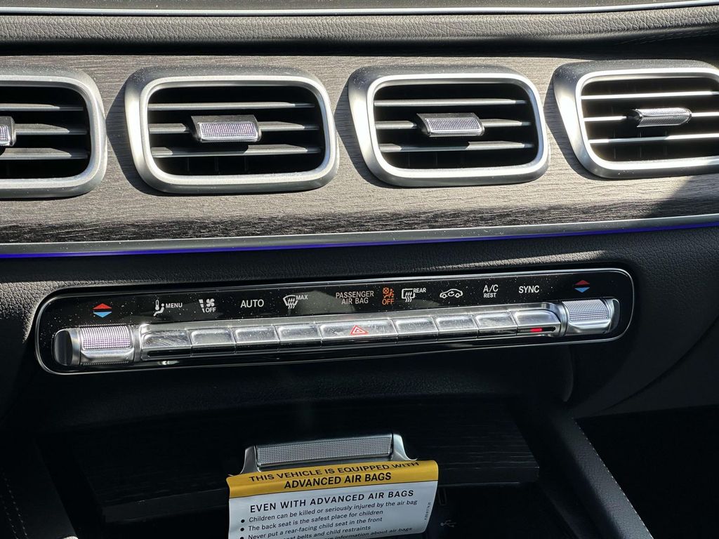 2025 Mercedes-Benz GLS 580 18