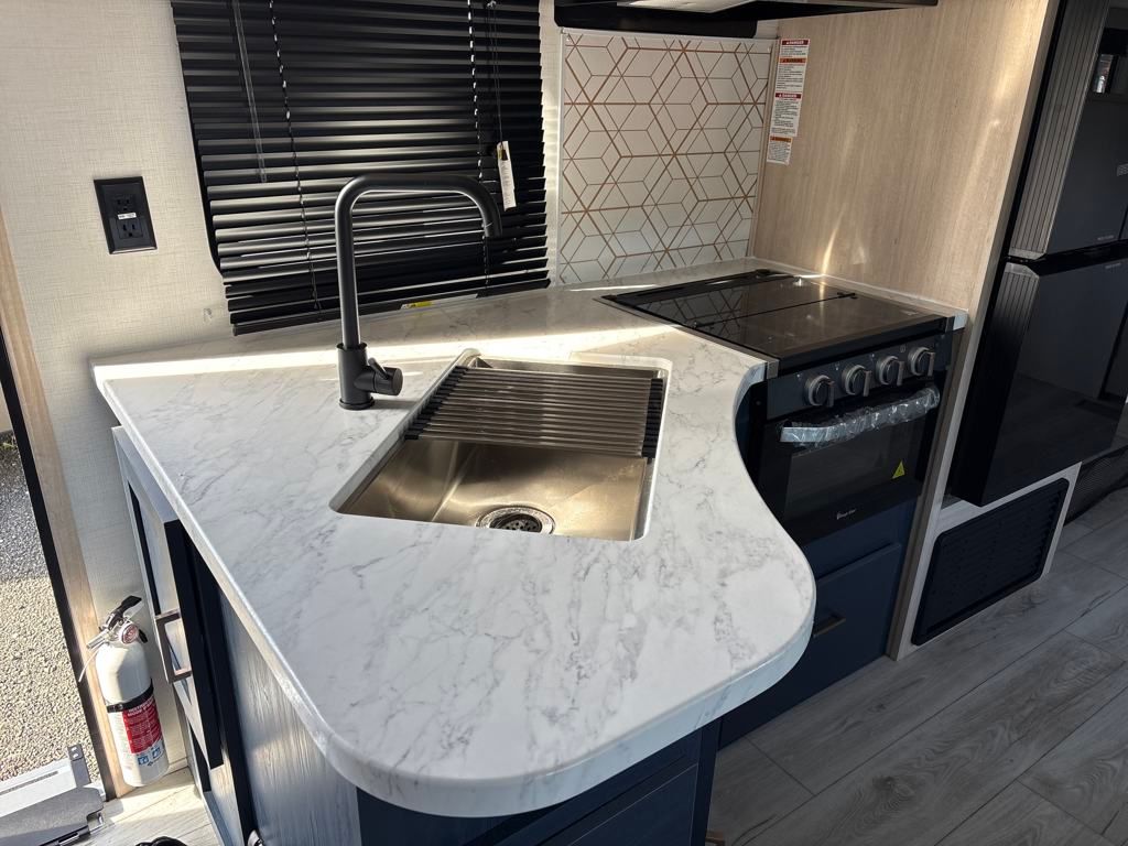 2025 Prime Time Avenger 27 RBS Travel Trailer
