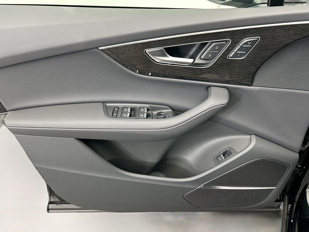 Thumbnail: 2026 Audi Q7 - 24