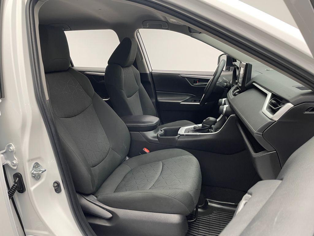 2022 Toyota RAV4 XLE 18