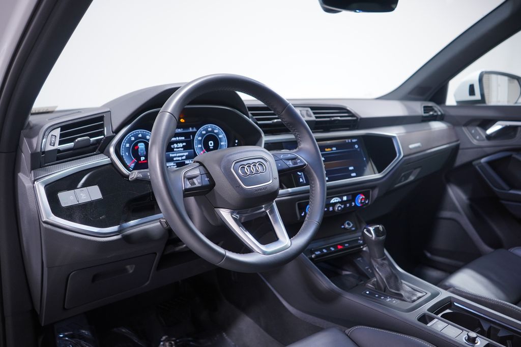 Thumbnail: 2019 Audi Q3 - 6