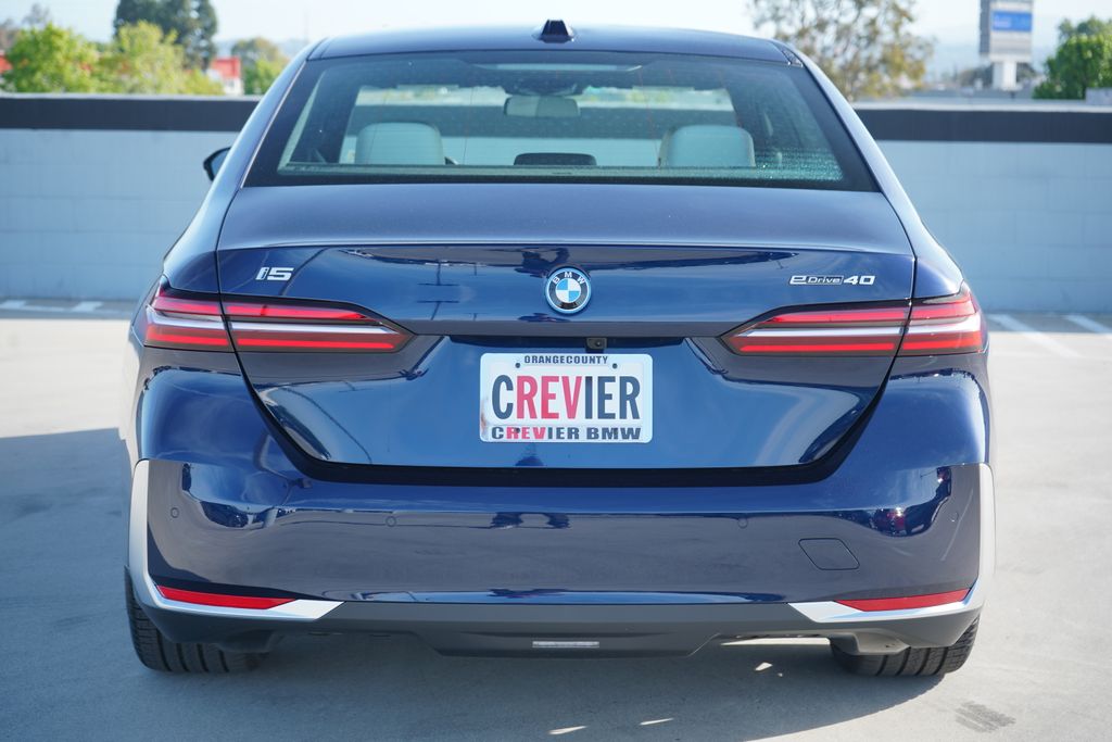 Thumbnail: 2026 BMW i5 - 6