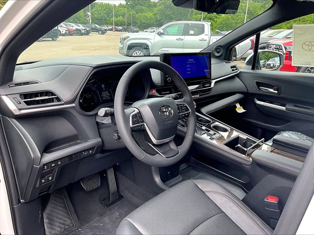 2026 Toyota Sienna — photo 9