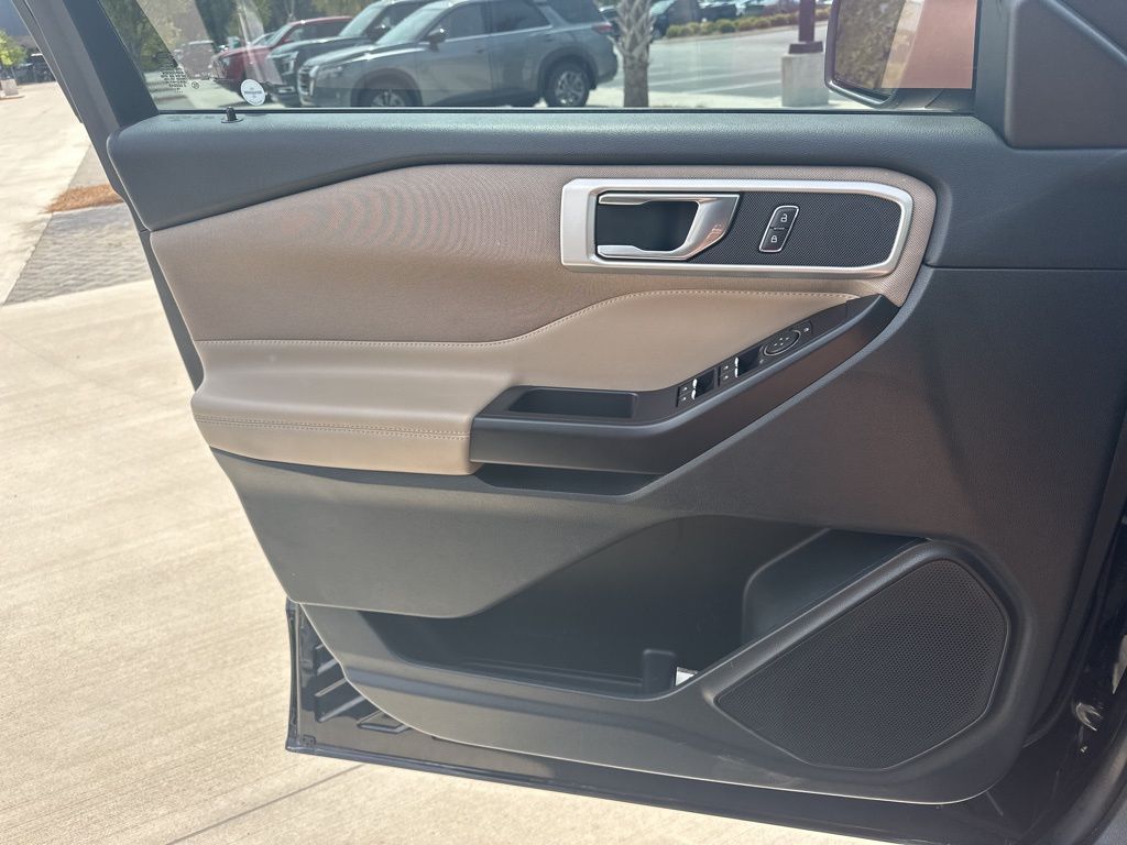 2020 Agate Black Metallic Ford Explorer XLT RWD SUV