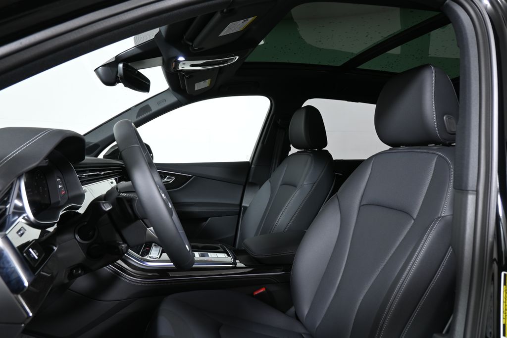 Thumbnail: 2026 Audi Q7 - 13