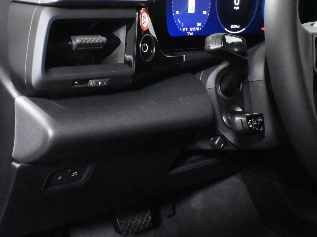 Thumbnail: 2025 Porsche Macan - 28