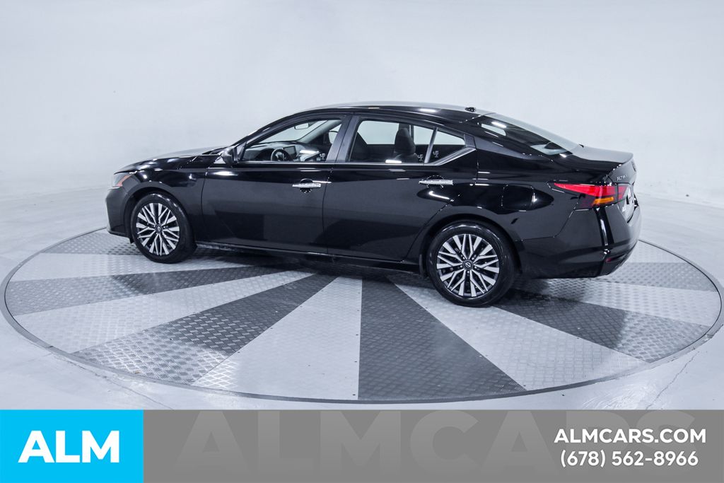 Used 2025 Black Nissan 2.5 SV image 5
