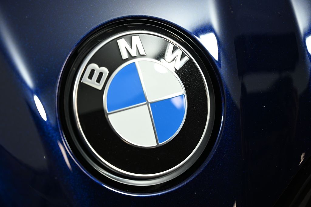 Thumbnail: 2026 BMW iX - 13