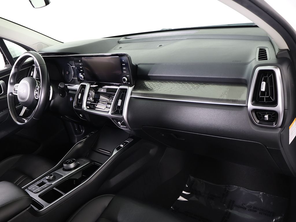 Used 2022 White Kia EX image 30
