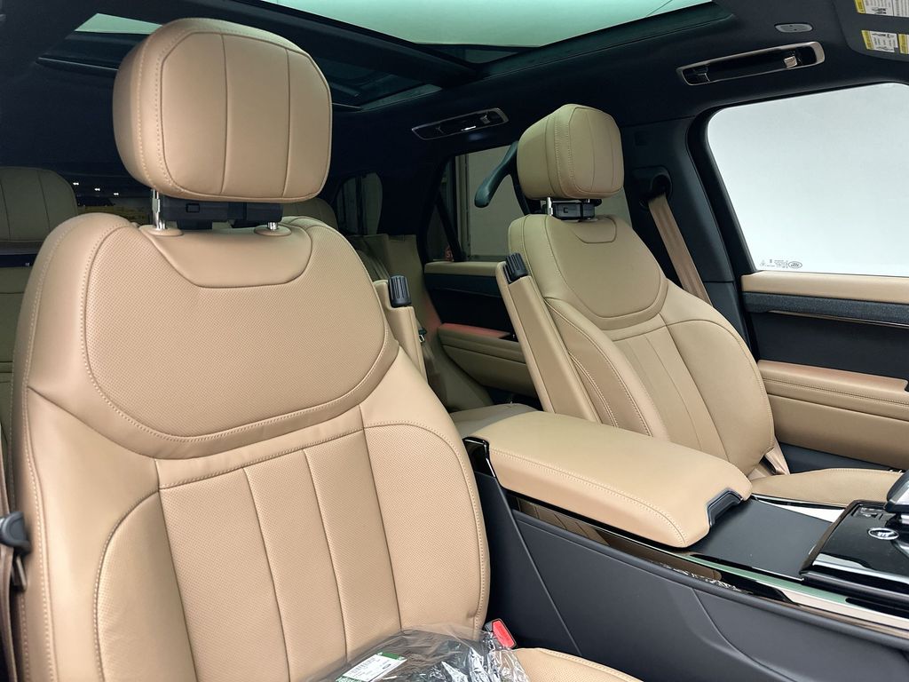 Thumbnail: 2026 Land Rover Range Rover Sport - 4