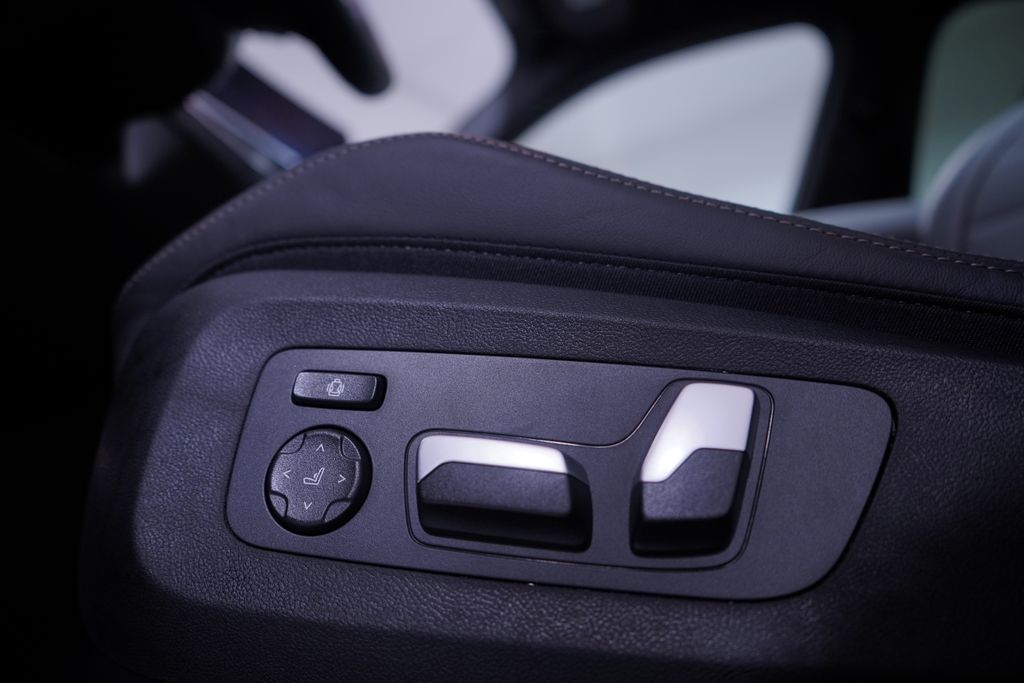 Thumbnail: 2026 BMW X5 - 14