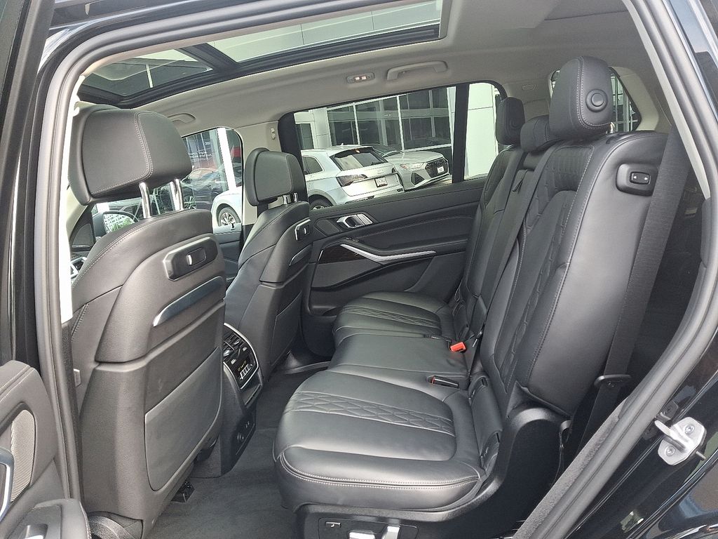 Thumbnail: 2023 BMW X7 - 10