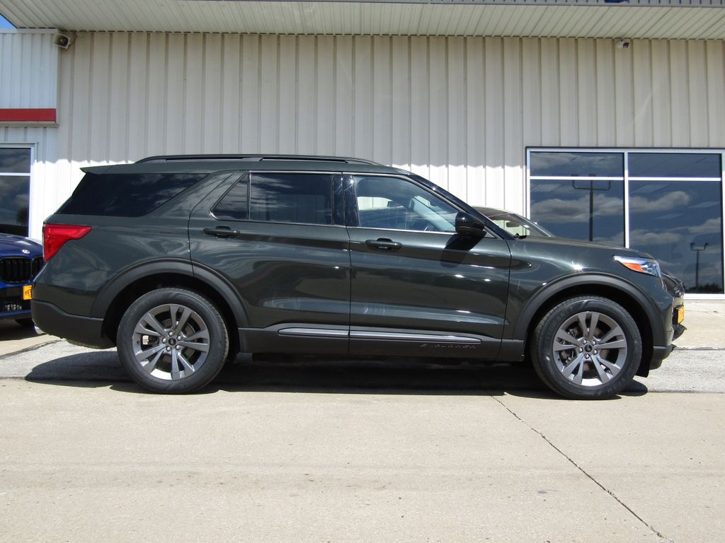 View vehicle photo 2