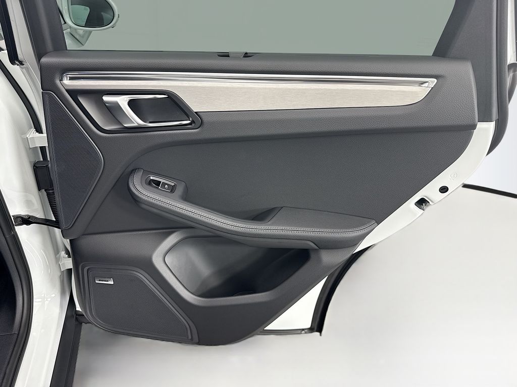 Thumbnail: 2026 Porsche Macan - 28