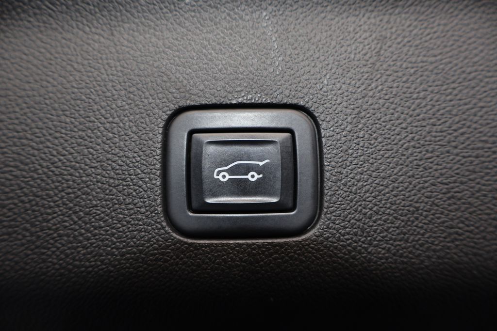 2022 GMC Yukon Denali 32