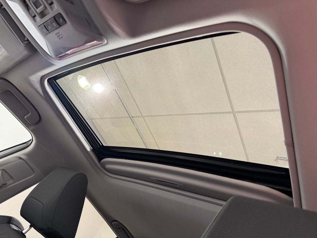 Thumbnail: 2019 Toyota RAV4 - 18