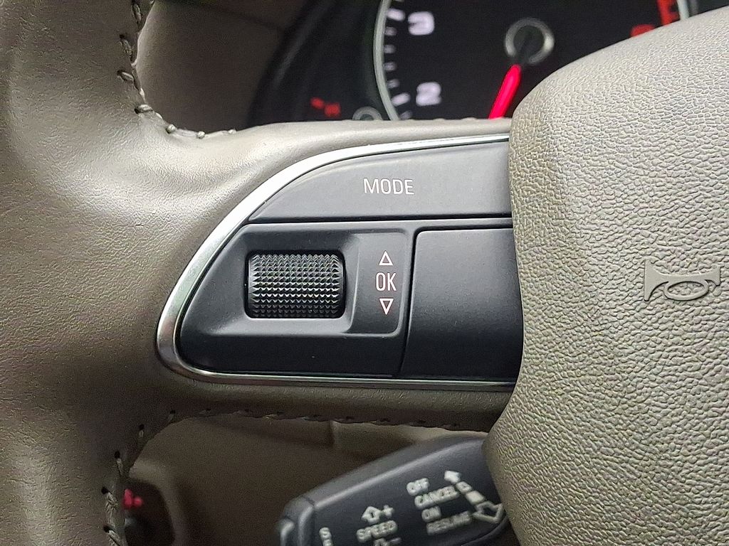 Thumbnail: 2013 Audi Q5 - 24