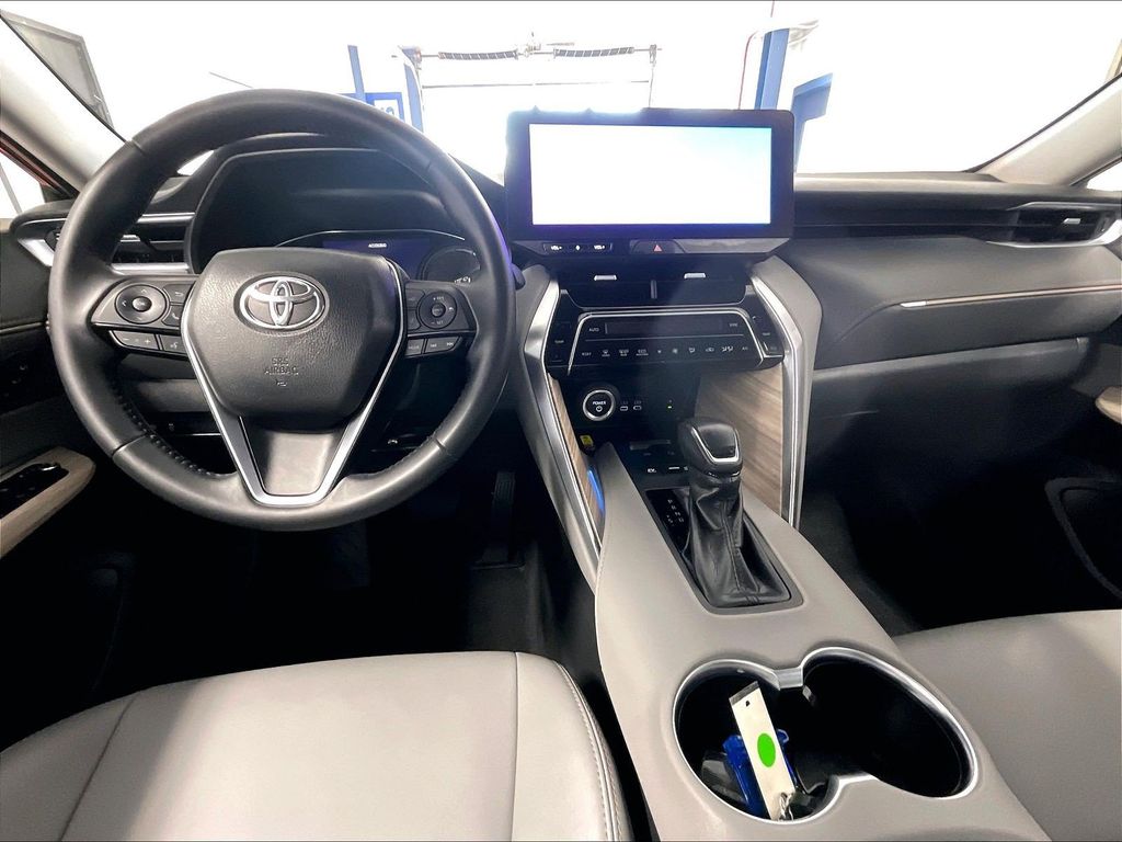 2023 Toyota Venza — photo 21