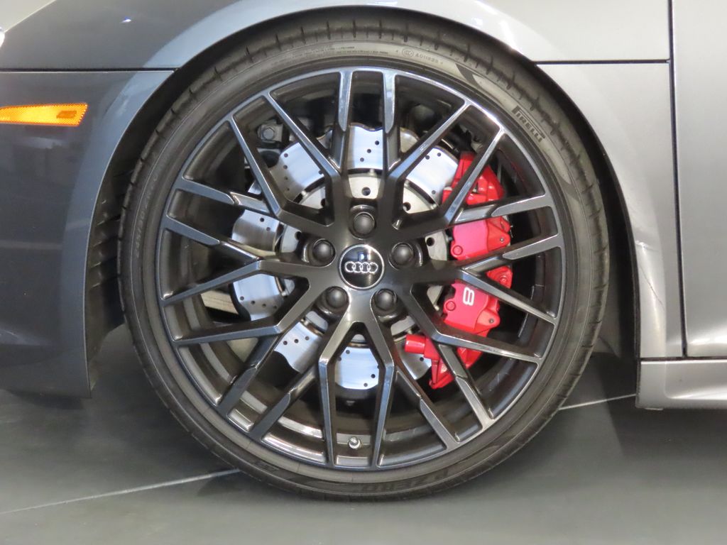 Thumbnail: 2018 Audi R8 - 11