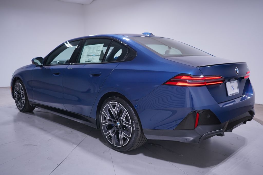 Thumbnail: 2027 BMW 5 Series - 3