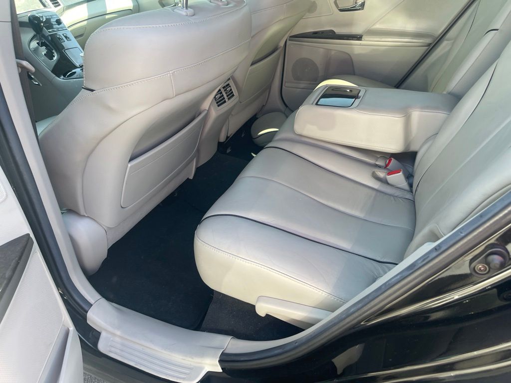Thumbnail: 2013 Toyota Venza - 10