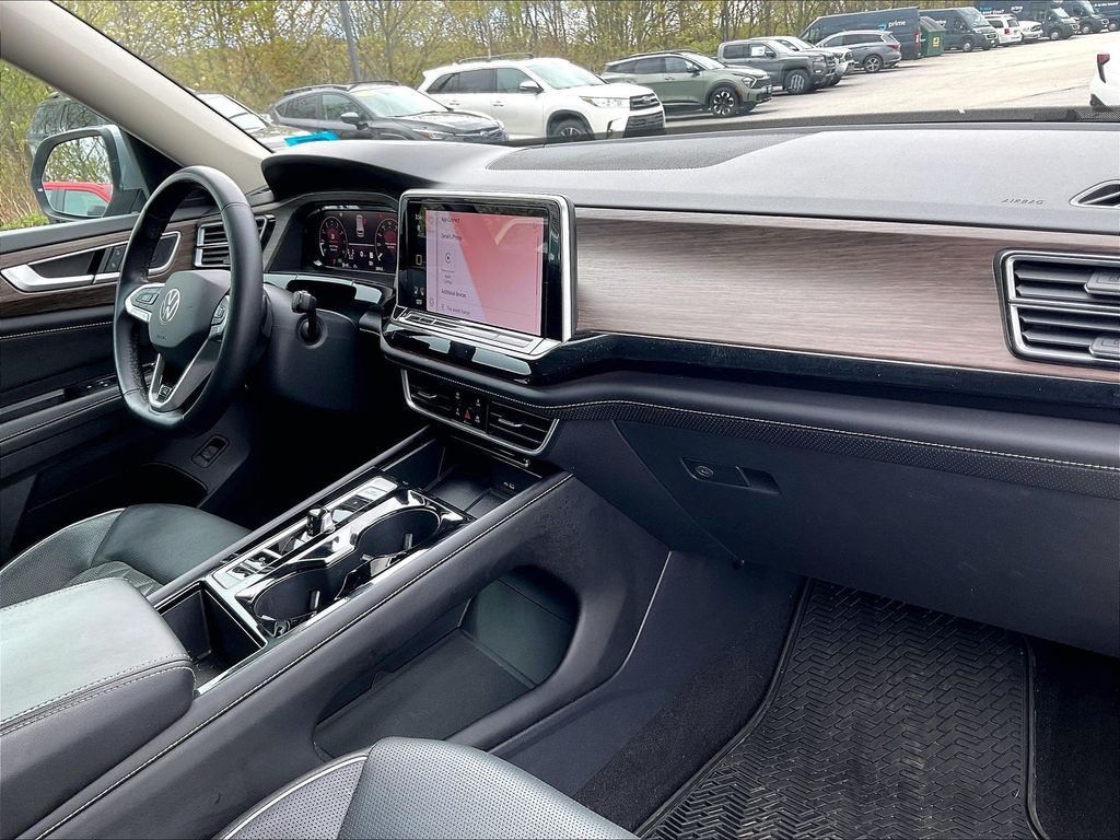 2024 Volkswagen Atlas — photo 13