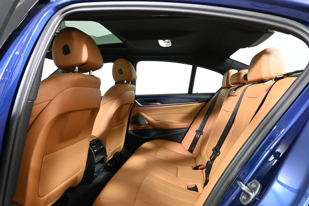 Thumbnail: 2022 BMW 5 Series - 6