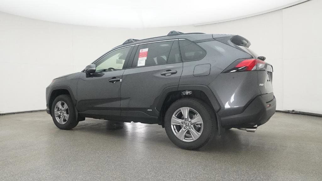 2025 Toyota RAV4 XLE 5