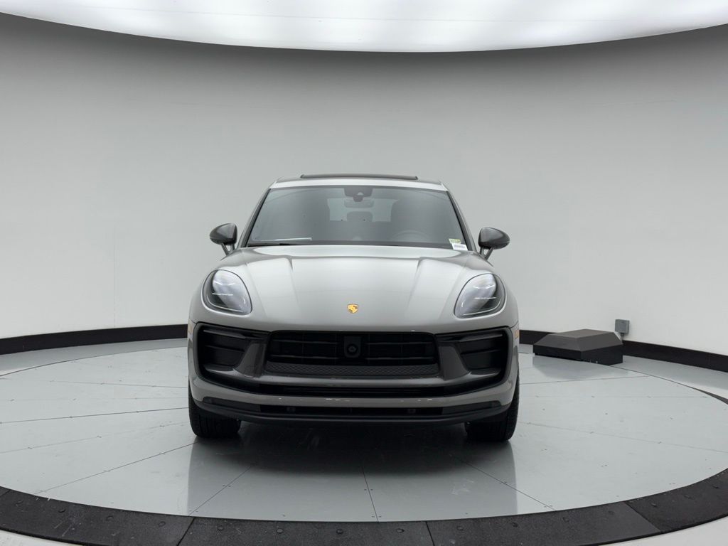 2025 Porsche Macan T 2