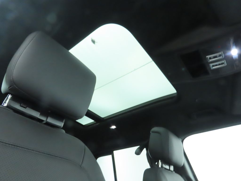 Thumbnail: 2025 Land Rover Defender - 19