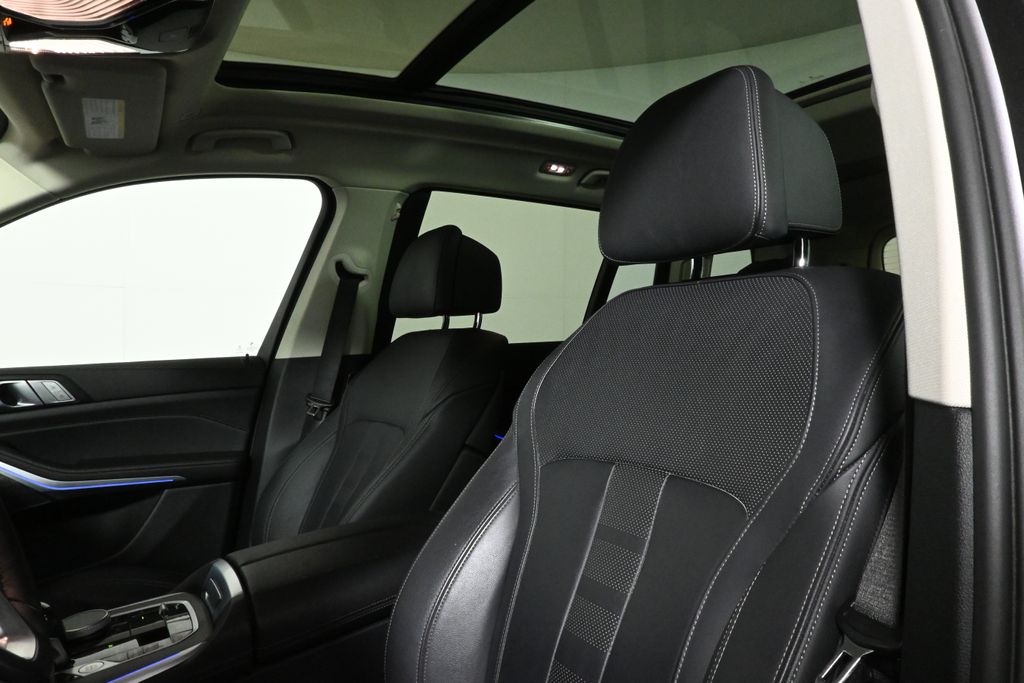 Thumbnail: 2021 BMW X7 - 4