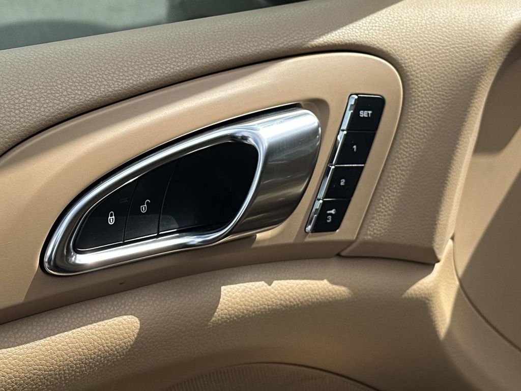 Thumbnail: 2014 Porsche Cayenne - 31