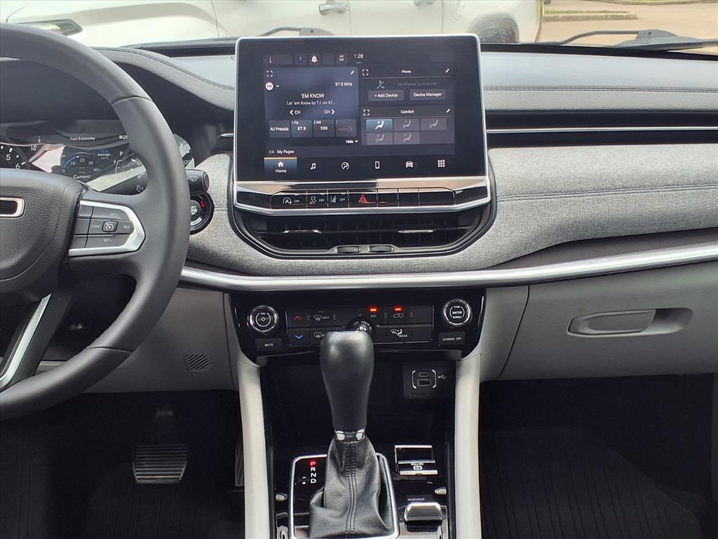 2023 Jeep Compass Latitude White/off-white at Wharton Ford