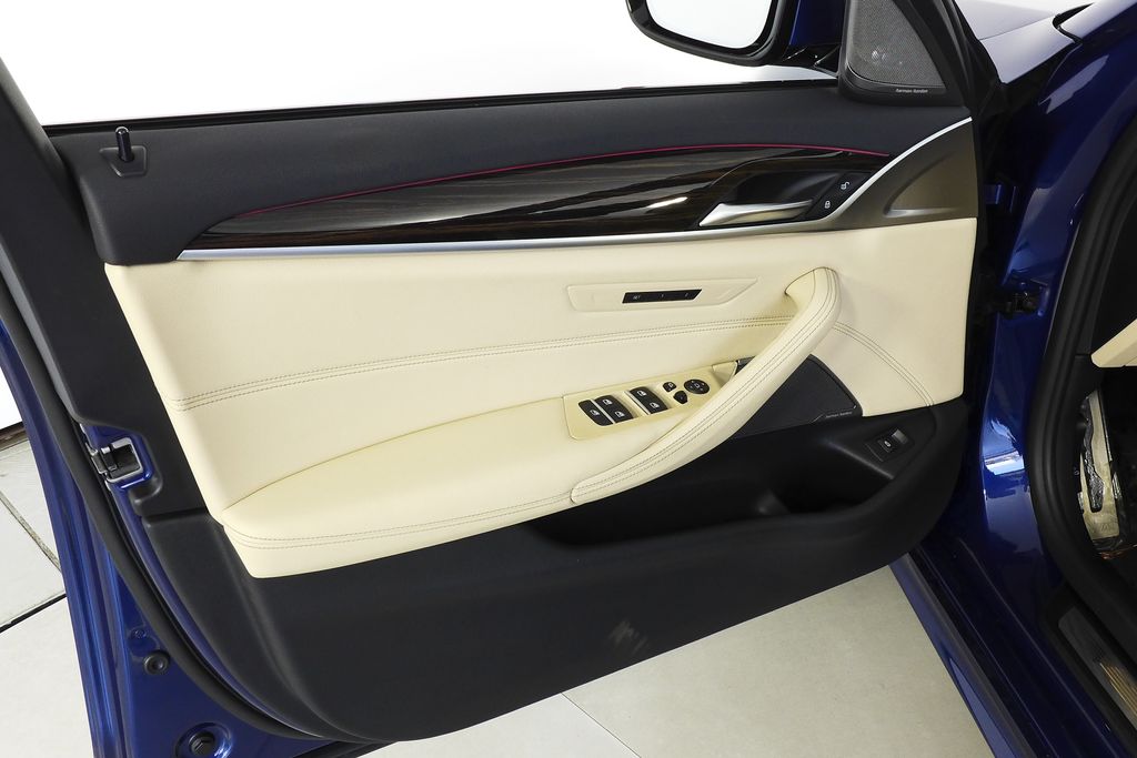 Thumbnail: 2022 BMW 5 Series - 11