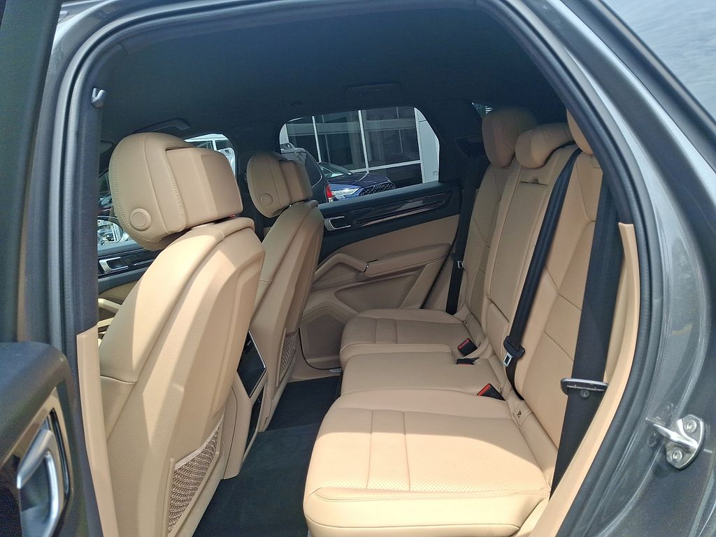 Thumbnail: 2020 Porsche Cayenne - 10